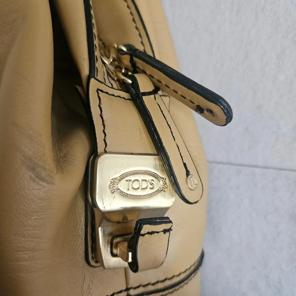 Tods Tan Beige Leather Handbag Black Contrast Stitch Gold Hardware Made in Italy